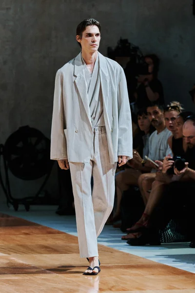Look 2